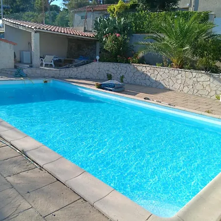 Les Accatines Apartment *